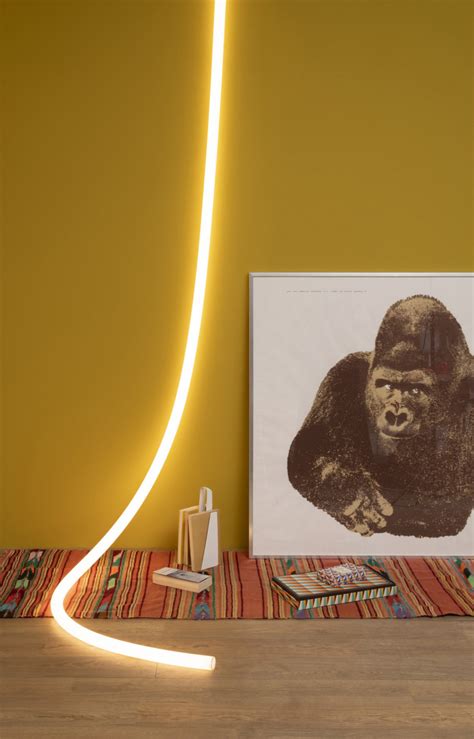 La Linea, un objet lumineux infini conçu par .